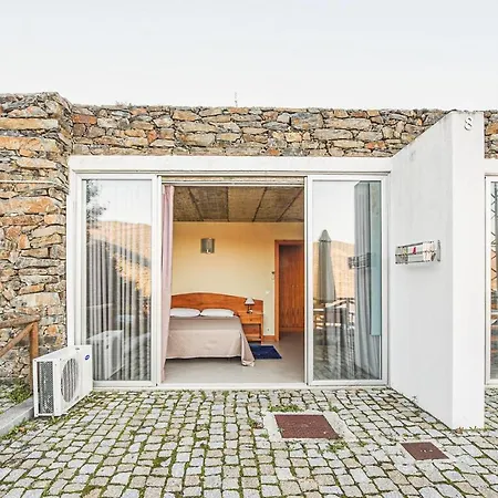 Amazing Apartment In Freixo De Espada C Lägenhet *