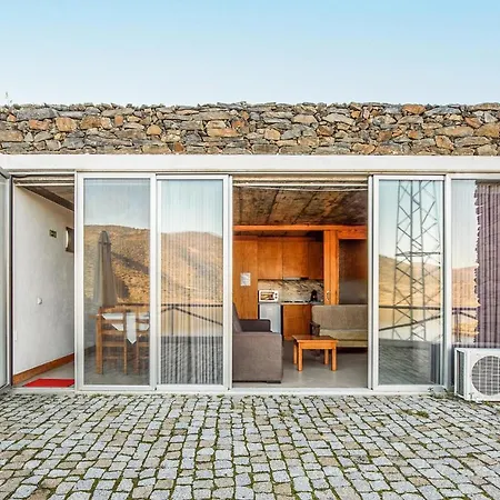 Amazing Apartment In Freixo De Espada C Lägenhet